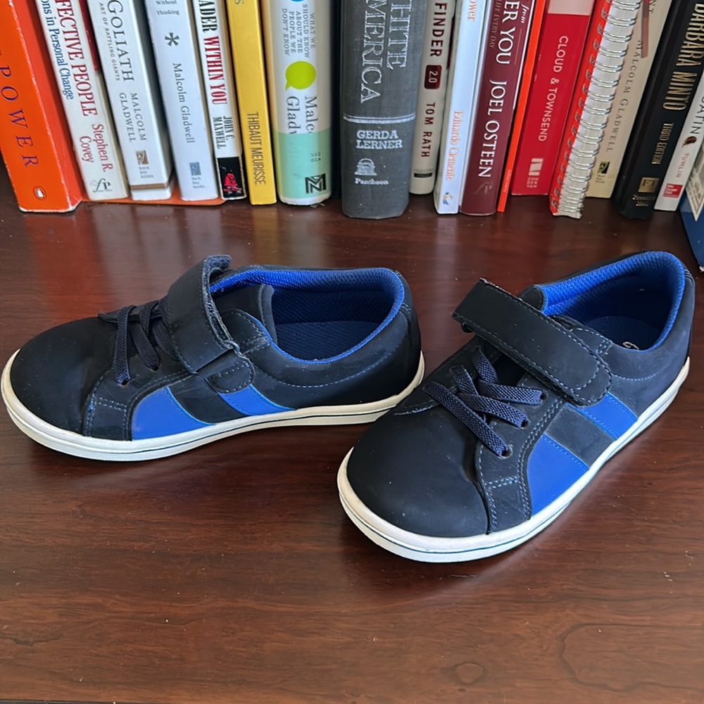Gymboree size 11, boys gently used shoes. - Picture 6 of 7